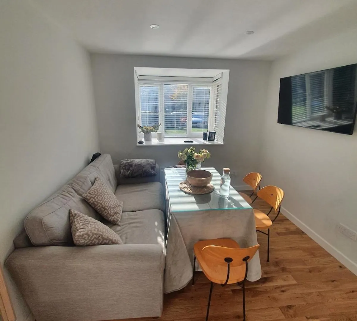 1 Bedroom House In Abbey Wood contacts